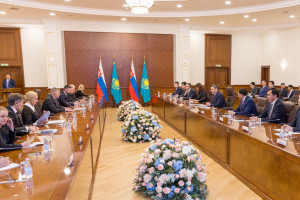 Премьер-министры Казахстана и Словакии обсудили торгово-экономическое сотрудничество и приняли участие в совместном бизнес-форуме